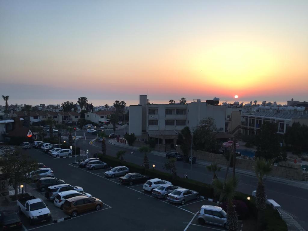 Sunset Seaview Studio Lägenhet Paphos Exteriör bild